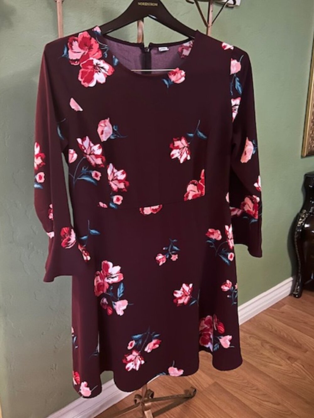 Old Navy Floral Dress – Size Large